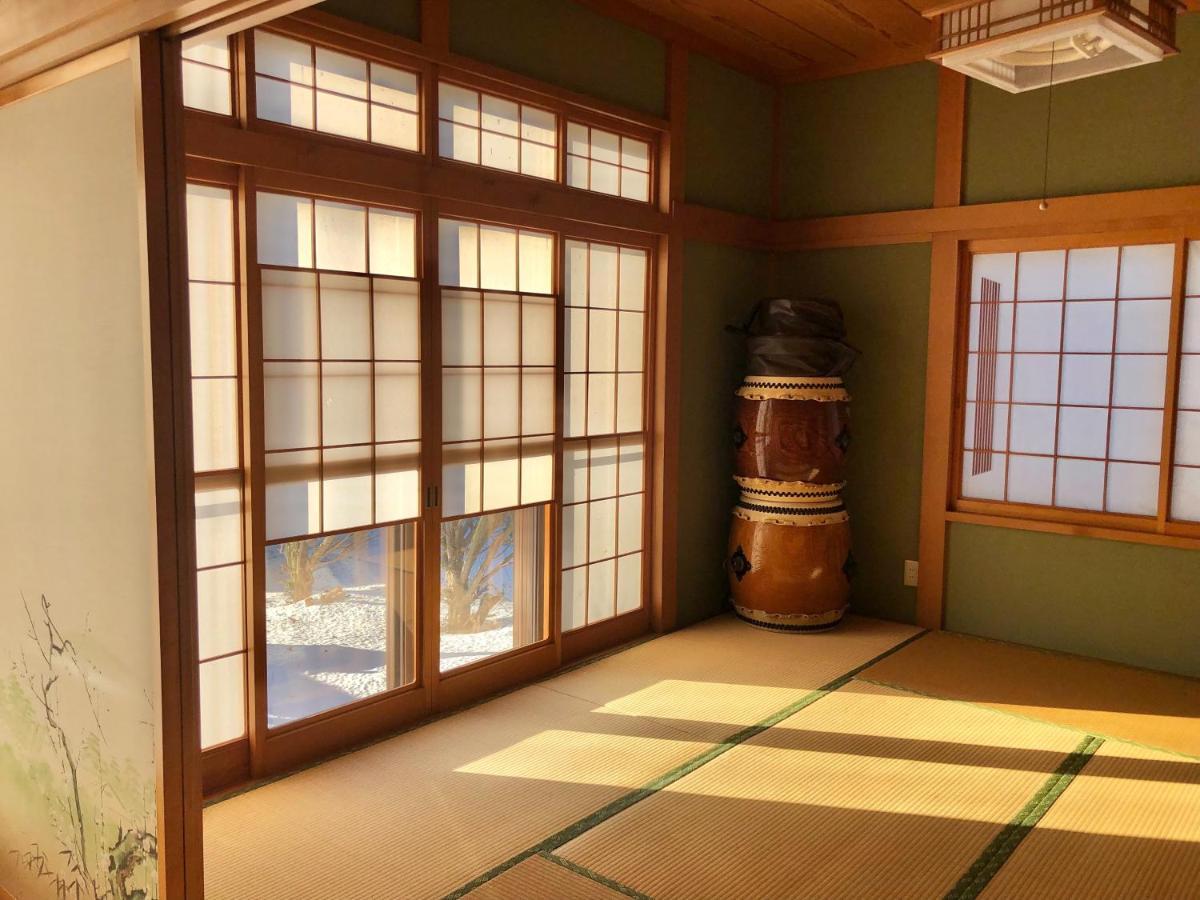 青森伝統芸能を楽しめる繭子の宿 Hachinohe Bagian luar foto